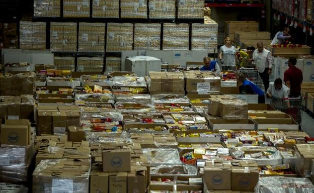 El Banco de Alimentos recibe los primeros 40.000 kilos donados para la campaña estival