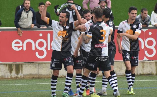 Chuchi: «Estoy convencido de que si pasamos esta eliminatoria vamos a subir a Segunda B»