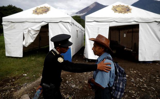 Aumentan a 99 los muertos por la erupción del volcán Fuego en Guatemala