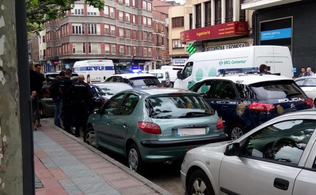 Una disputa por una plaza de aparcamiento acaba en bronca, agresión y una persona en el hospital