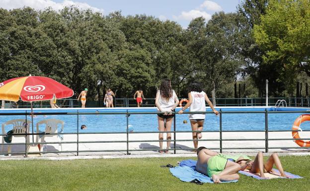 Las piscinas de verano de El Sotillo y El Monte abrirán sus puertas el viernes 15 de junio