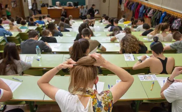 Más de 3.000 alumnos tendrán que repetir la Selectividad en Extremadura por la filtración de varios exámenes