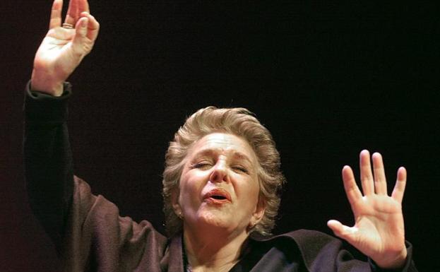 La actriz Lola Herrera se recupera de una rotura de rótula