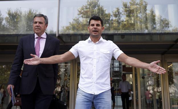 Javier Santos, más cerca de saber si su padre es Julio Iglesias