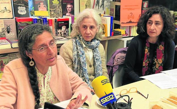 Una bufanda de 300 metros para visibilizar a los enfermos de electrosensibilidad
