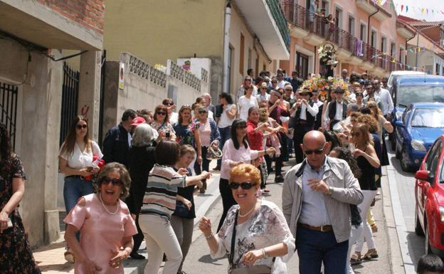 San Antonio inunda de ritmos festivos varios municipios de la provincia