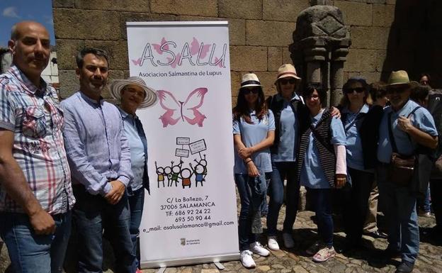 La Asociación de Lupus se presenta en la bendición del marrano de San Antón