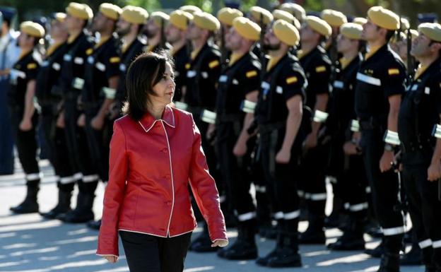 La ministra de Defensa mantiene en sus cargos al jefe del CNI y a la cúpula militar de Cospedal