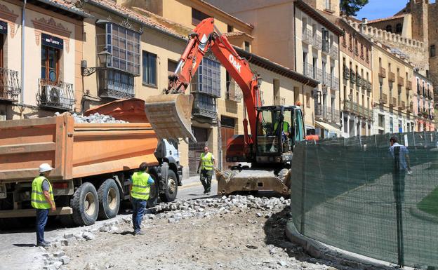 Las obras de la calle San Juan generan retenciones en San Cebrián