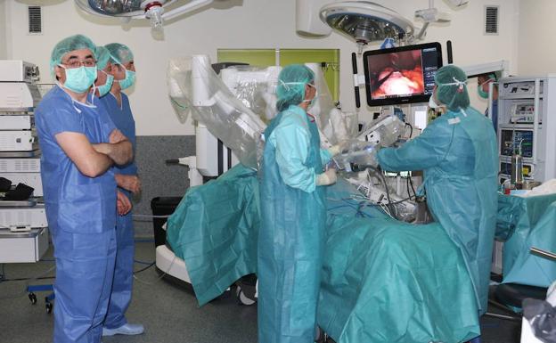 El robot Da Vinci del Río Hortega de Valladolid realizará cien operaciones el primer año