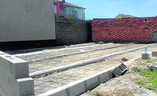 La exalcaldesa de Mudrián cuestiona «la utilización de dinero público en una parcela privada»