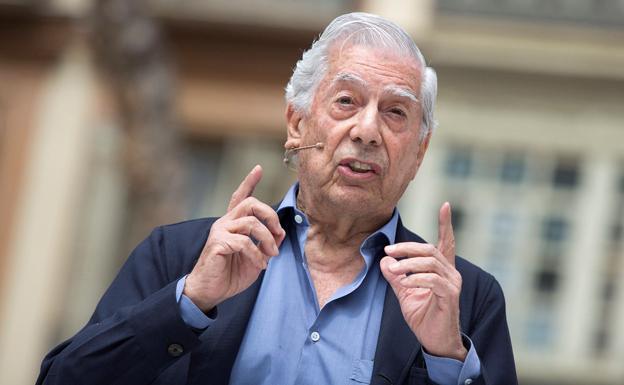 Mario Vargas Llosa, ingresado en la clínica Rúber