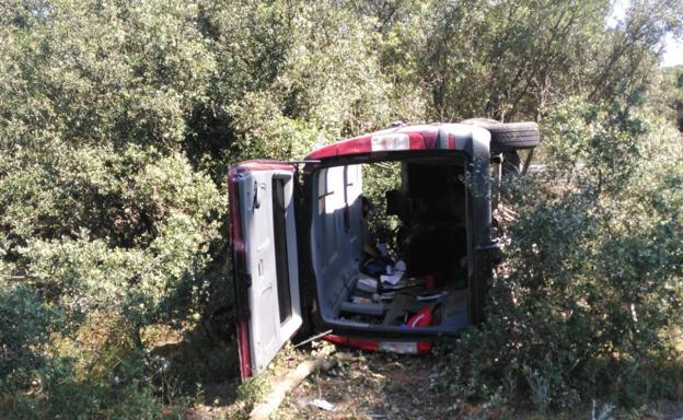 Herido el conductor de una furgoneta al salirse de la carretera en Puente Duero