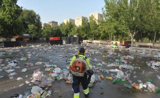 El Servicio de Limpieza retira más de 20 toneladas de residuos en Las Moreras tras la Noche de San Juan