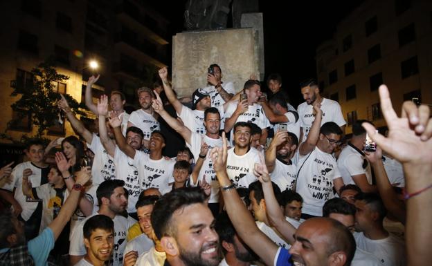 La fiesta nocturna de Unionistas tuvo su punto de partida en la céntrica Gran Vía
