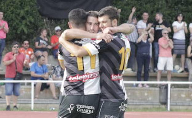 Carlos de la Nava y Gallego renuevan y seguirán en Unionistas en Segunda División B
