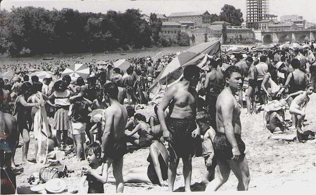 Los veranos en la playa de Las Moreras en los años 70