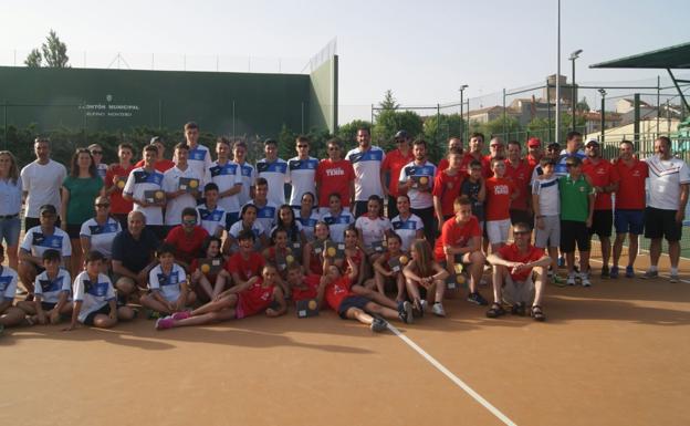 El Tenis Alba de Tormes domina las finales provinciales por equipos en Salamanca