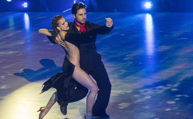 David Bustamante y Yana Olina a punto de besarse