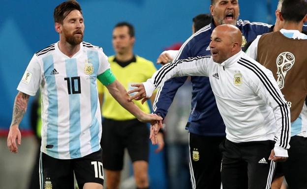 Sampaoli, a Messi: «¿Lo pongo al Kun?»