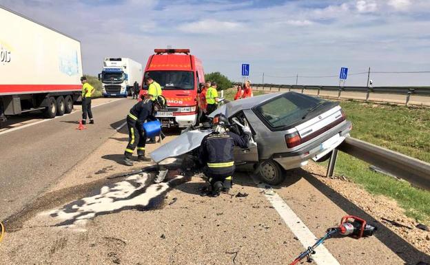 Un hombre de 68 años muere en un choque frontal en la A-6 a la altura de Medina del Campo