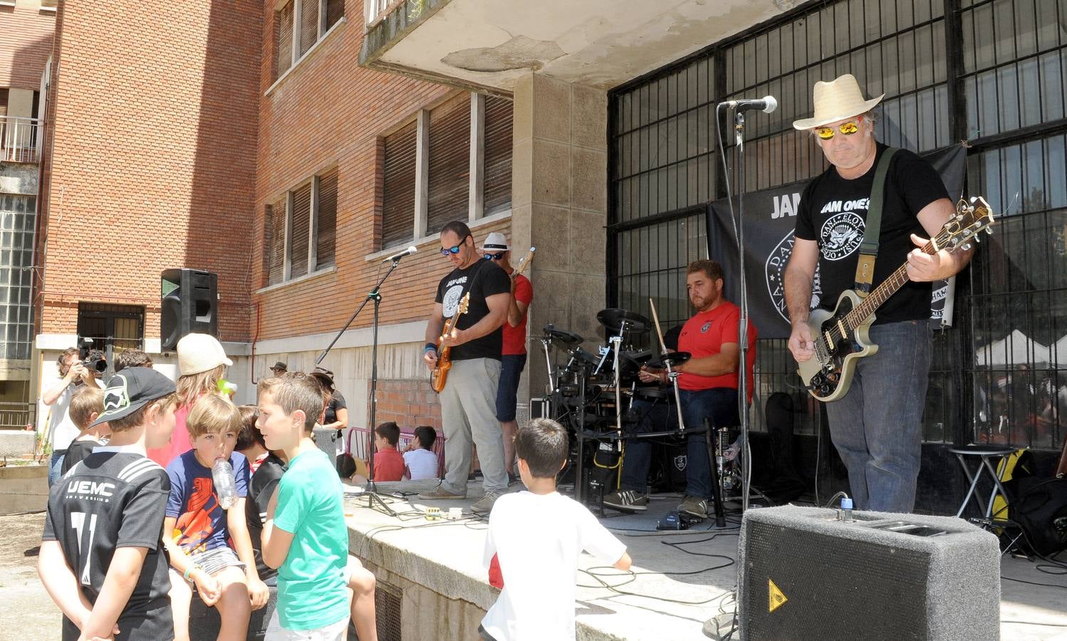 Actuación de The Jam Ones en el Colegio El Salvador de Valladolid