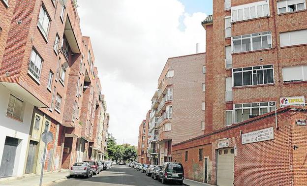 Palencia ordena a una operadora de telefonía que regularice dos antenas