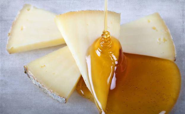 Cinco recetas para maridar el queso y la miel