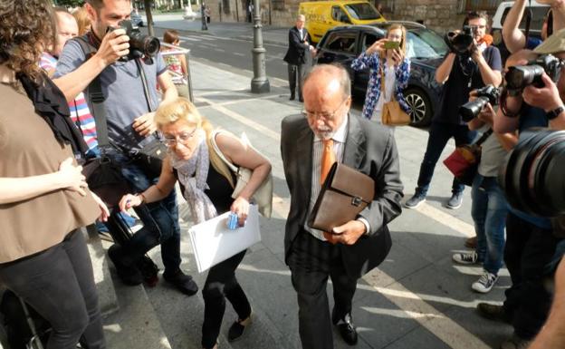 León de la Riva vuelve hoy al banquillo por el caso de la 'Comfort Letter'