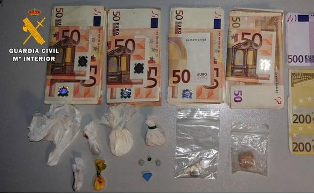 Detenida con diversos tipos de drogas y 4.500 euros en metálico