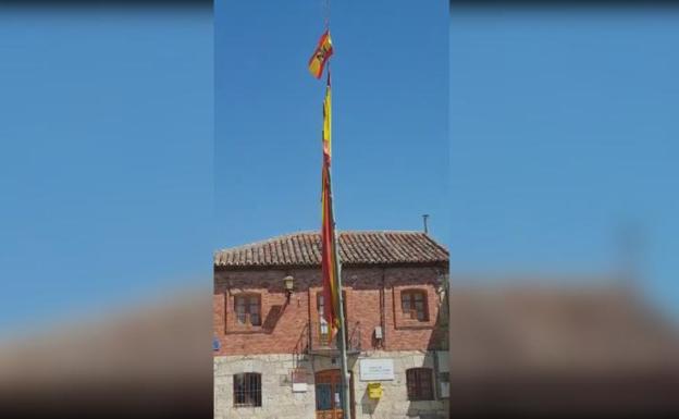 Denuncian a Villán de Tordesillas por exhibir la bandera franquista