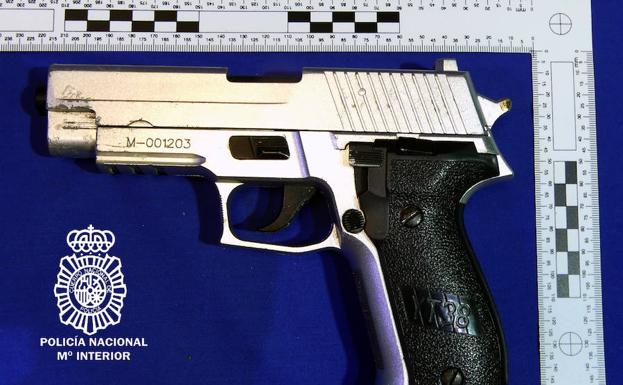 Detenido en Valladolid con un arma simulada y multitud de joyas