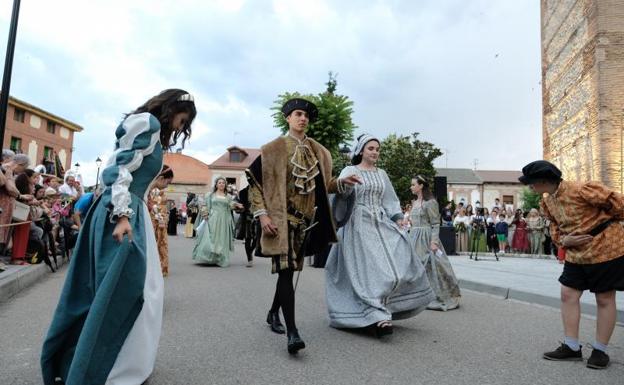 Mojados revive su historia con Carlos V