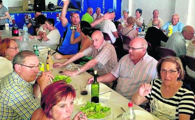 Hérmedes rinde culto a la mesa en San Juan Bautista