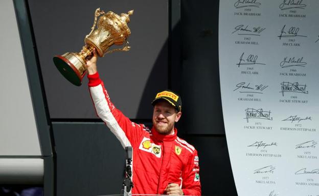 Martillazo de Vettel en la mesa de Hamilton