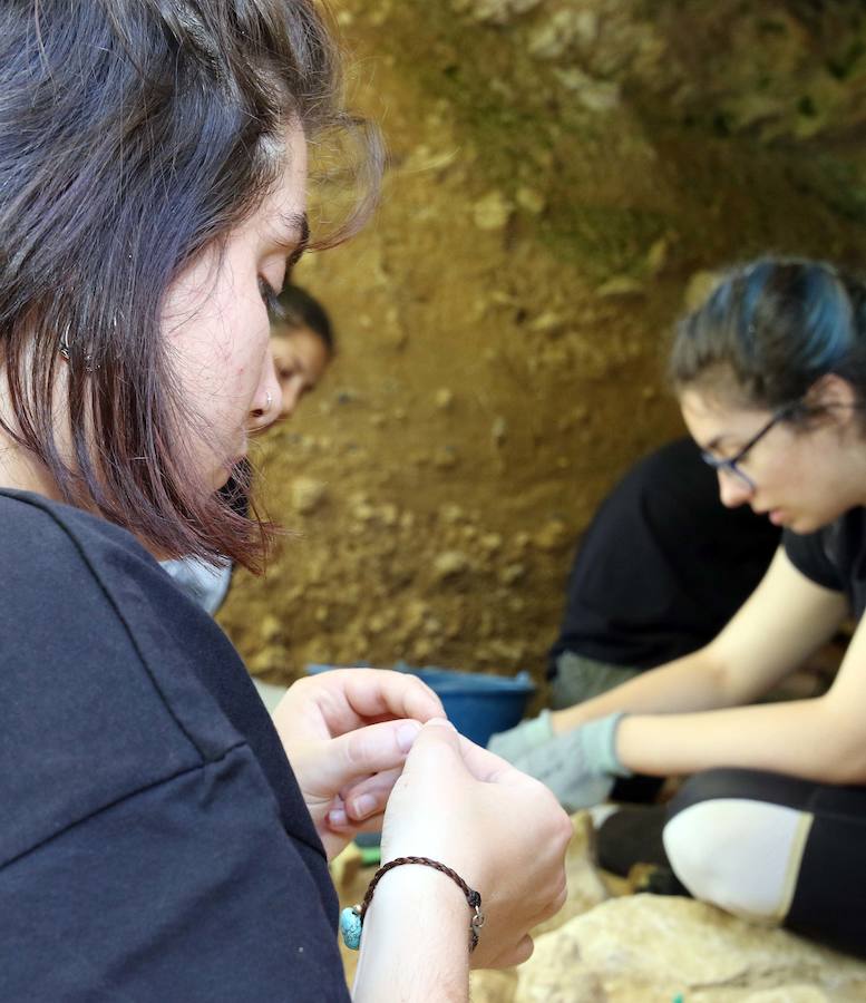 Los arqueólogos vuelven al yacimiento del Abrigo del Molino
