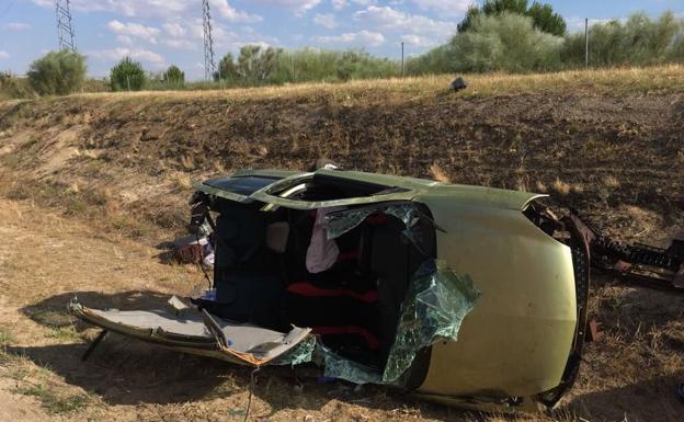 Los bomberos de la Diputación de Valladolid intervienen en un accidente junto a los de la provincia de Ávila