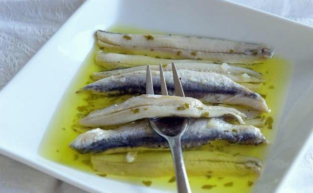 Elevan a cinco días la congelación del pescado crudo por el riesgo de anisakis