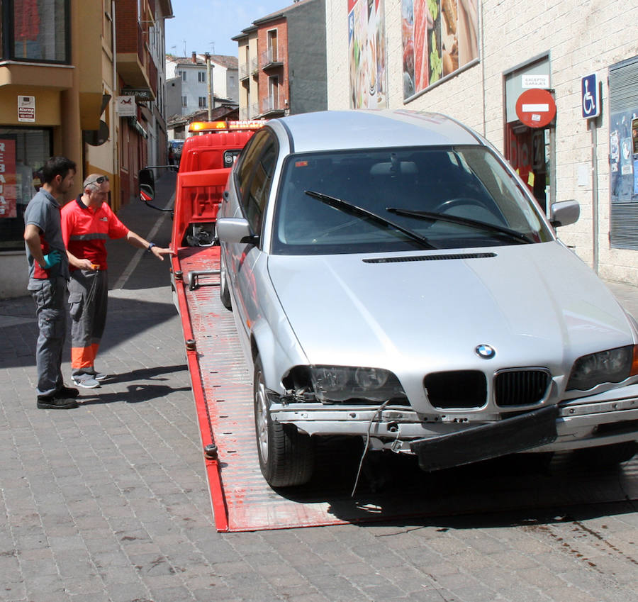 Un coche se empotra contra una terraza en Cuéllar