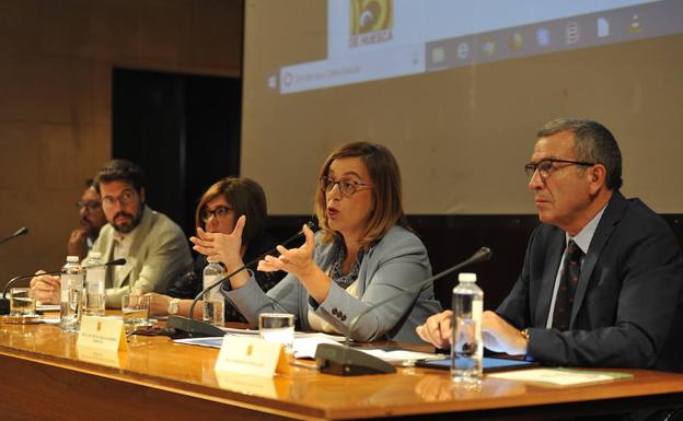 Ángeles Armisén participa en unas jornadas sobre despoblación rural en Huesca
