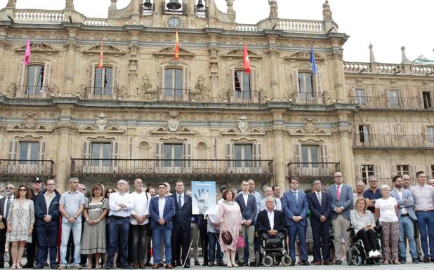 Salamanca recuerda con un emotivo minuto de silencio a Miguel Ángel Blanco