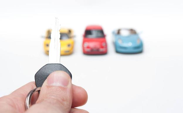 La razón por la que deberías envolver las llaves del coche en papel de aluminio