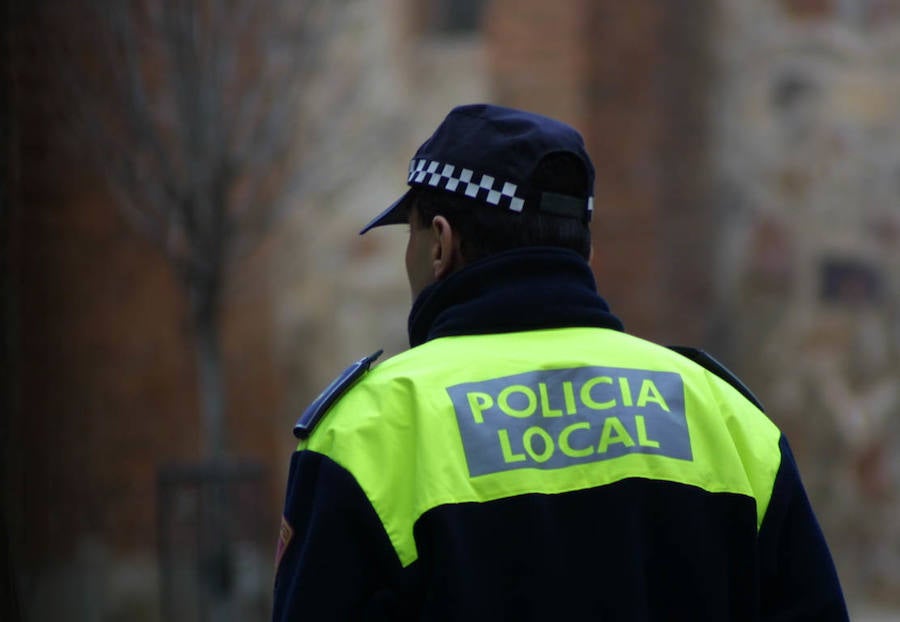 Un niño de 10 años pide ayuda a la Policía al escuchar una discusión entre su madre y su pareja en Benavente