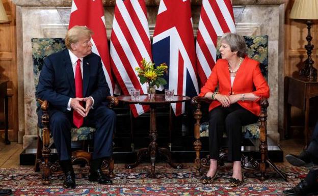 Trump mina su encuentro con May criticando su negociación con la UE