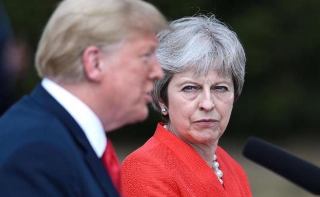 May revela que Trump le sugirió denunciar a la UE para forzar las negociaciones del 'Brexit'