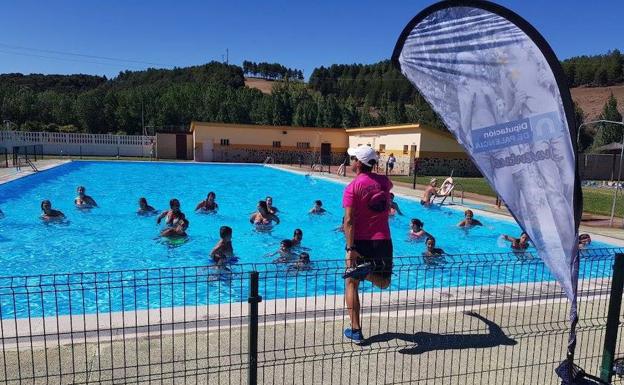El programa 'Muévete con la Diputación' llega de nuevo a las piscinas de la provincia