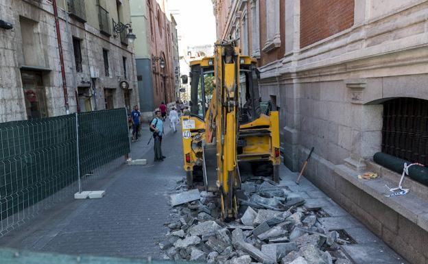 Saravia prevé que las catas arqueológicas en la Plaza Mayor de Valladolid duren «en torno a 15 días»