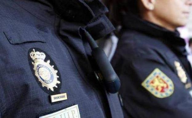 Diez menores dañan un coche al bailar sobre el capó y lo difunden en las redes