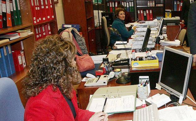 La presión fiscal que soportan al año los contribuyentes de la capital es de 771 euros
