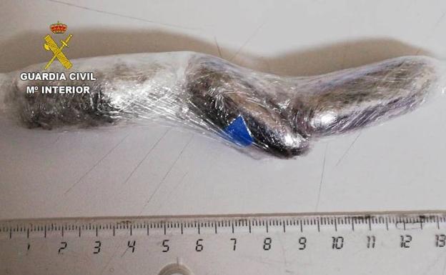 Detenido un varón que trató de introducir tres bellotas de hachís a la prisión de Villahierro